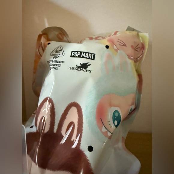 NWT LABUBU ZIZI 100% Authentic THE MONSTERS - HAVE A SEAT VINYL PLUSH BLIND BOX - Picture 4 of 8